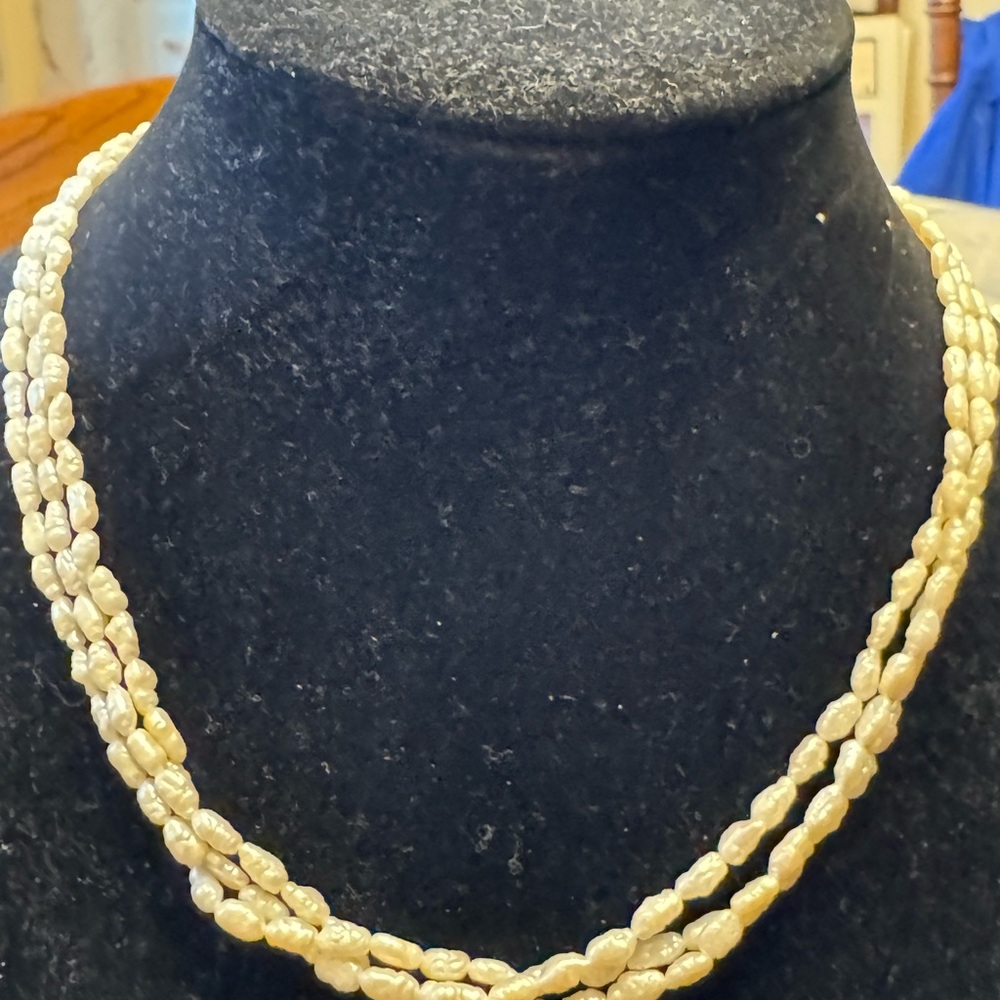 Elegant Pearl Necklace